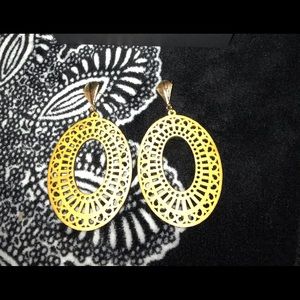 Fashionable earrings that make a statement